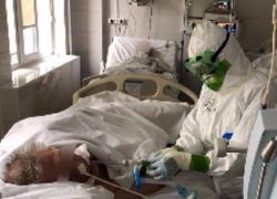 Краевая больница Краснодара показала, как работает с больными коронавирусом в «красной зоне»