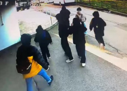 В Краснодаре подростки забросали парковку взрывпакетами