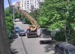 Момент трагической смерти краснодарского электрика от удара током попал на видео