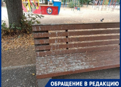 Загаженные лавочки и потрёпанная вывеска: краснодарцы требуют навести порядок в сквере Казачьей славы