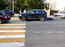 В Новороссийске мопед протаранил ВМW Х5