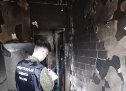 Краснодарка разбилась насмерть, выпав с балкона во время пожара: её дети в больнице