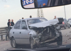 Под Краснодаром на трассе разбились три автомобилиста