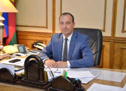 Сколько зарабатывает и чем владеет спикер Заксобрания Кубани Юрий Бурлачко 