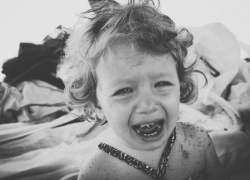 В Сочи СК начал проверку по факту сбитой электросамокатчиком 2-летней девочки