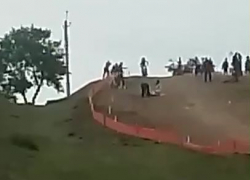 В Краснодарском крае женщина попала под мотоцикл во время соревнований по мотокроссу