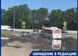 Единственный выезд из поселка под Краснодаром превратился в полосу препятствий