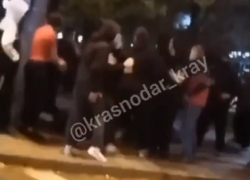 В центре Краснодара подростки устроили массовую драку