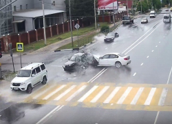 В Сочи на мокрой трассе столкнулись иномарки