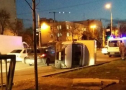  В Краснодаре водитель «семерки» перевернул автомобиль и скрылся с места ДТП