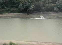 Краснодарцы заметили слив нечистот в реку Кубань 