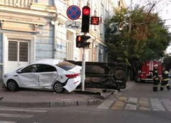 Две иномарки столкнулись в центре Краснодара