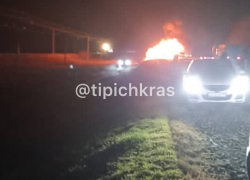 Под Краснодаром вспыхнула "Газель" после лобового ДТП: видео