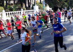 Около пяти тысяч человек вышли на старт международного марафона в Сочи