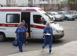 Житель Сочи на улице ранил ножом 28-летнюю супругу