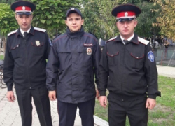 Полицейские на Кубани вытащили пенсионерку из горящего дома 