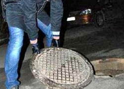 В Новороссийске таксист воровал канализационные люки