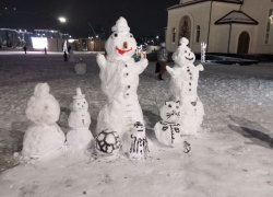 Великаны, коты и Эйфелева башня: жители Кубани запустили флешмоб по лепке снеговиков