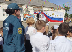 Алгоритм действий в случае ЧП на последних звонках дали в МЧС Кубани