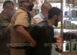 В Сочи в ТЦ "МореМолл" произошла стрельба: нарушитель задержан