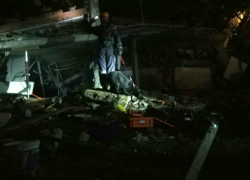 Под завалами взорвавшегося дома в Сочи нашли двоих человек