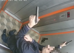 В Краснодарском крае объявили в розыск мужчину с оружием 