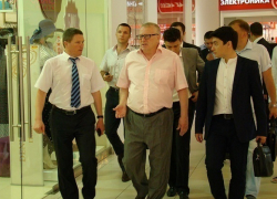Жириновский приехал в пустой торговый центр Краснодара 