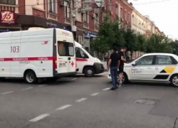 Карета скорой помощи и иномарка столкнулись в центре Краснодара 