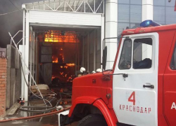 Двое пожарных госпитализированы