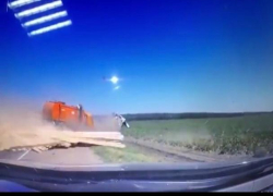 Момент массового ДТП с большегрузами на Кубани попал на видео