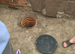 В мэрии Краснодара прокомментировали инцидент с падением ребенка в колодец