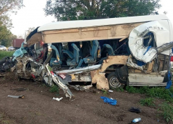 Появилось видео с места ДТП под Армавиром, в котором погибли мать с двумя сыновьями