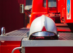 Во дворе краснодарской многоэтажки сгорели две машины 