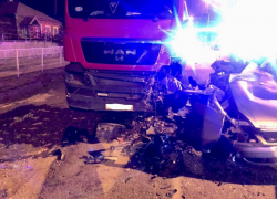 Два человека погибли, два в больнице: в Краснодарском крае произошло ДТП с фурой