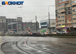 Движение трамваев остановили на улице Московской в Краснодаре