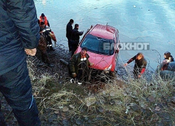 Спасатели Кубани подняли из реки тела погибших, из упавшего в реку джипа