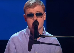 Незрячий кубанский певец и пианист попал в шоу «Голос» к Валерию Сюткину