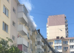  В краснодарской пятиэтажке загорелся балкон 
