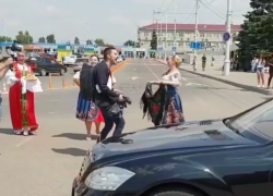  Диму Билана в Краснодаре встретили казачьими песнями и хлебом и солью 