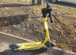 В Краснодаре трамвай сбил 17-летнего подростка на электросамокате