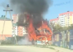 В Краснодаре вспыхнула жилая постройка