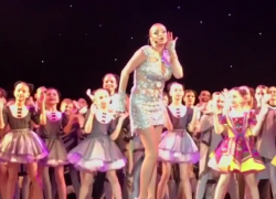 Волочкова шокировала откровенным нарядом на концерте для детей в Краснодаре 