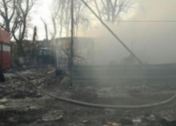 В станице Динской загорелась свалка