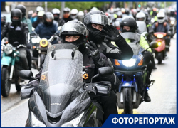 Сотни байкеров открыли мотосезон в Краснодаре массовым заездом 