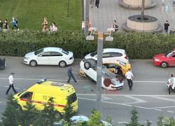 В Краснодаре машина скорой помощи попала в ДТП возле парка Галицкого