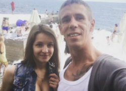Скандальный актер Алексей Панин завел курортный роман во время съемок клипа «Опа, Анапа» 