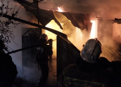 В Краснодаре выгорели 500 кв/м в частном доме