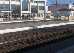 Поезд сбил насмерть 18-летнего парня под Краснодаром 