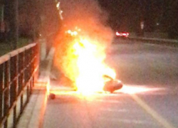 Ночью на Ростовском шоссе в Краснодаре сгорел мотоцикл