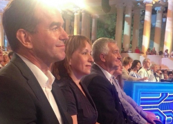 Вениамин Кондратьев вывел жену в свет